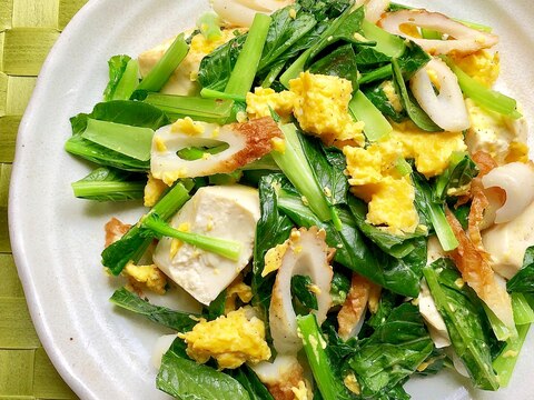 簡単！小松菜と豆腐ちくわのマヨ卵炒め